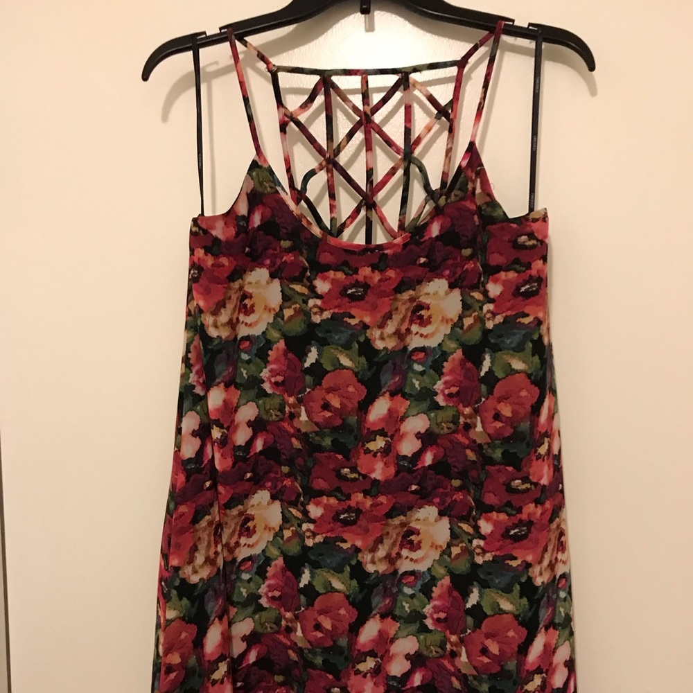 FLORAL DRESS WITH CAGE BACK DETAIL